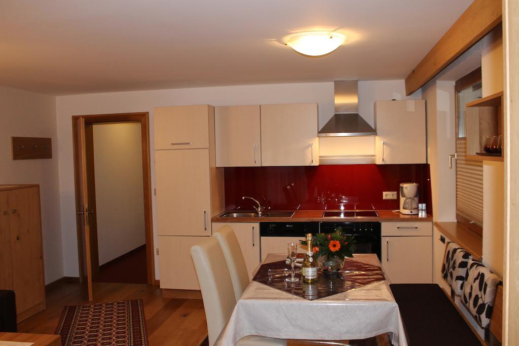 Appartements Zerzer Ried im Oberinntal Ruang foto