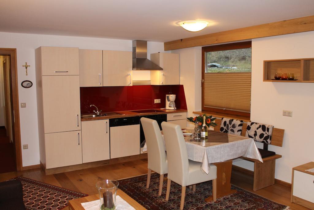 Appartements Zerzer Ried im Oberinntal Ruang foto