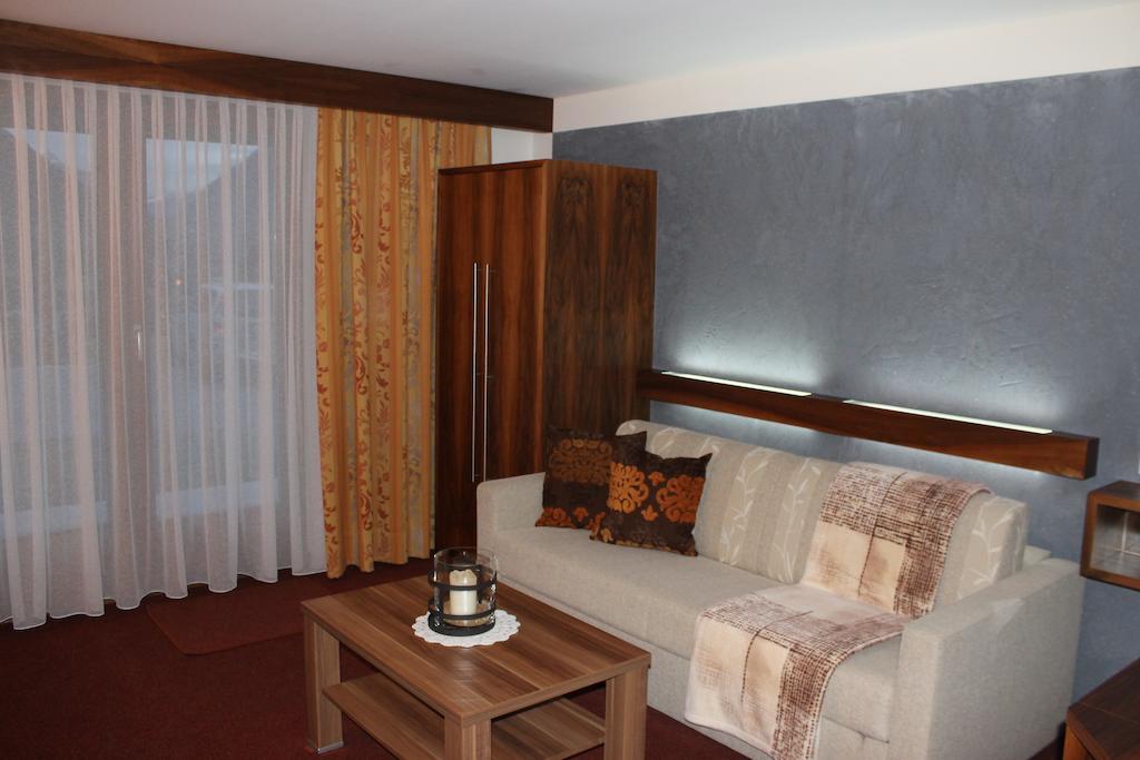 Appartements Zerzer Ried im Oberinntal Ruang foto