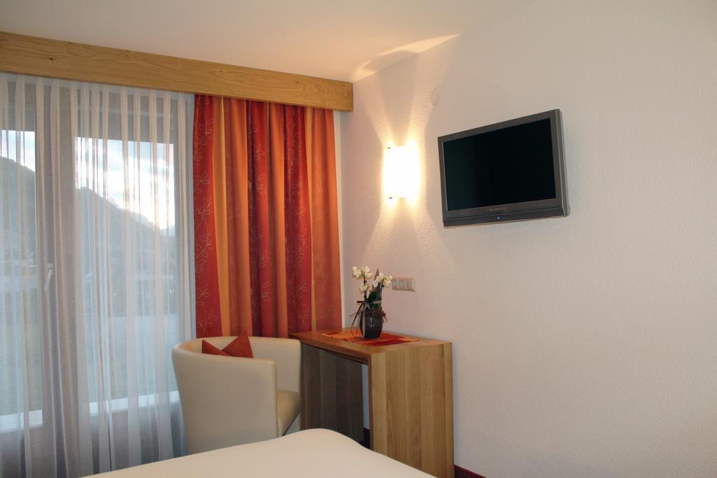 Appartements Zerzer Ried im Oberinntal Ruang foto