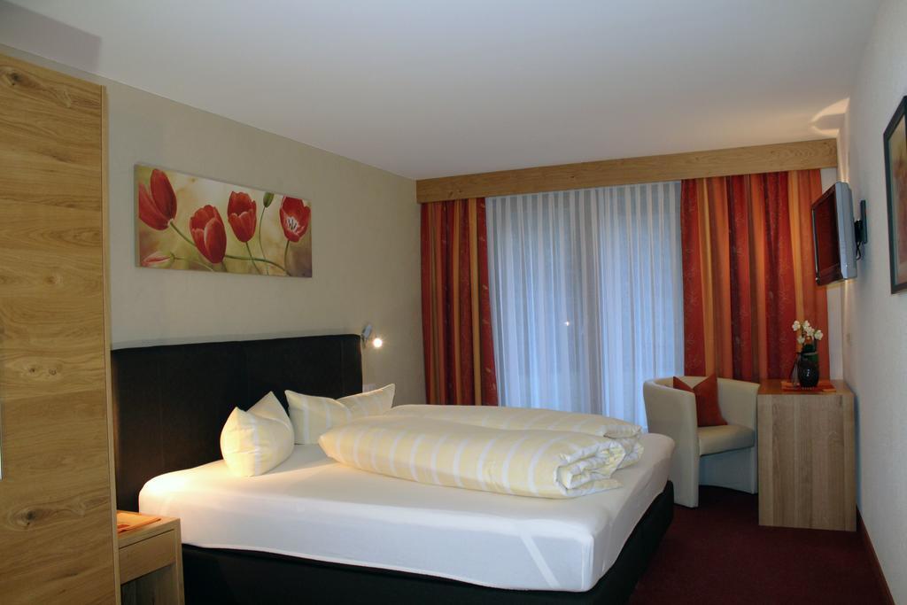 Appartements Zerzer Ried im Oberinntal Ruang foto